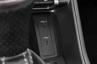 Audi Q3 45 TFSI e S Line / 38