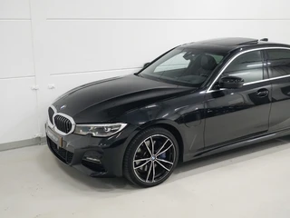 BMW 3 Serie 330e M-Sport Schuifdak | ACC | Harman Kardon / 32