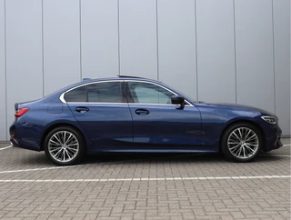 BMW 3 Serie 320i High Executive Edition  | Schuifdak | Leder | Camera | Org. NL / 16