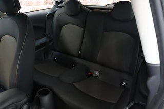 MINI Cooper Hatchback Business 3 deurs  / Navigatiesysteem / Airconditioning / Cruise Control / Bluetooth / Audio / 15 Inch / Elektrisch Pakket / 14