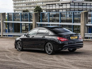 Mercedes-Benz CLA-klasse 180 Business Solution AMG Night Upgrade | Panoramadak | Camera | Apple CarPlay/Android Auto | LED | Navigatie| Stoelverwarming | 18" / 10