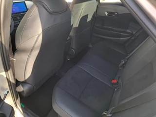 Toyota C-HR 2.0 Plug-in Hybrid 220 GR SPORT NIEUW DIRECT LEVERBAAR STOEL/STUURWIELVERWARMING PDC DRAADLOOSLADEN / 12