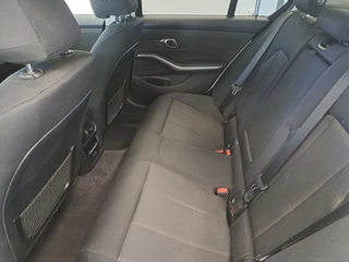 BMW 3 Serie 318i Executive  Navigatie Clima Cruise PDC LM 157 PK! 24 Maanden garantie* (Vraag naar de voorwaarden) / 19