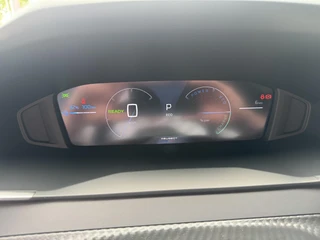Peugeot e-2008 Envy EV 54kwh 156pk | Apple Carplay/Android Auto | Adaptieve Cruise Control | Lichtmetalen velgen 17 inch | Draadloos laden / 22