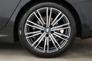 BMW 3 Serie Touring 320i High Executive M Sport Pakket Automaat  / Live Cockpit Professional / Leder / Achteruitrijcamera / DAB / Stoelverwarming / Hifi / Ambiance Verlichting / 18 Inch / LED / Chrome Line / Parkeersensoren voor+achter / Climate Control / 11