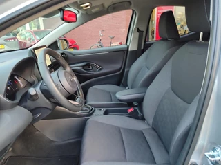 Toyota Yaris Hybrid 115 DYNAMIC STOEL/STUURVERW PARK-SENSOREN BLIND SPOT CAMERA KEYLESS 16'' LM-VELGEN CAMERA NAVI CLIMA AD-CRUISE APPLE/ANDROID / 9