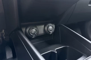 Suzuki Swift 1.2 Style Smart Hybrid 83pk | Navigatie | Climate Control | Cruise Control | Stoelverwarming | Camera | Lichtmetalen Velgen | Apple Carplay - Android Auto / 25