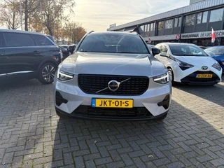 Volvo XC40 1.5 T4 Plug-in hybrid Plus Dark / Panorama-dak / Harman-Kardon / camera / stuur en stoel verwarming / 4