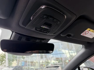 Toyota C-HR 1.8 Hybrid 140 Dynamic APPLE/ANDROID BLIND-SPOT KEYLESS PARKSENSOREN PARKCAMERA AD-CRUISE NL-AUTO / 17