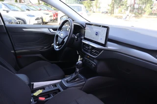 Ford Focus Wagon HYBRID 155PK TITANIUM-X NL-AUTO 1E EIGENAAR PARK.SENSOREN NAVI APPLE/ANDROID ALL SEASONS / 17