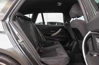 BMW 3-serie Touring 318i Corporate Lease Executive | M Sport pakket | Stoelverwarming | LED | Navigatie Professional | Bluetooth | Sportstoelen | M-sportstuur | PDC | Shadow Line / 20