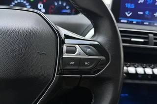 Peugeot 3008 1.2 PureTech Blue Lease Executive Camera l Climate Control l Cruise Control l Apple Carplay & Android Auto l PDC voor en achter l Bluetooth l Lichtmetalen Velgen l Afneembare Trekhaak / 21