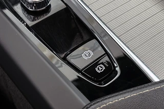 Volvo XC60 2.0 T6 Plug-in hybrid AWD R-Design Pano Trekhaak Harman Kardon Stoelverwarming 21" / 51