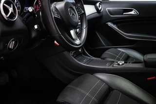 Mercedes-Benz GLA-klasse 180 Ambition | URBAN PACK | PANORAMADAK | STOELVERWARMING | TREKHAAK | 18" / 28