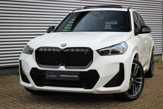 BMW iX1 xDrive30 67 kWh // 99,2% SoH | M-Sport | Panoramadak | Harman Kardon | HUD | 360 CAM | Massage| Elek. + Memory | Sfeerverlichting / 11