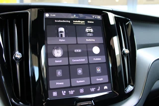 Volvo XC60 2.0 T6 Plug-in hybrid AWD Plus Black Edition  | Panoramadak | H/K | Camera | Leder / 44