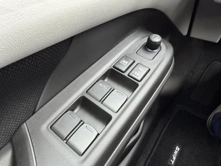 Suzuki Swift 1.2 Comfort Smart Hybrid / 16