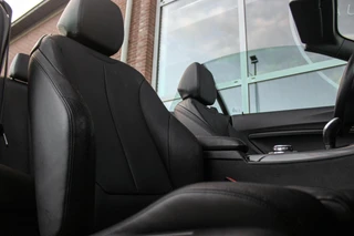 BMW 2-serie Cabrio 220i Sport | Origineel NL | Cruise control | Stoelverwarming | Xenon | Sportstoelen | HiFi audio | Navigatie Professional | Sportstuur | Chrome Line | Keyless entry / 16