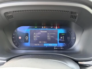 Volvo XC60 2.0 T6 Plug-in hybrid AWD Plus Black Edition / 17