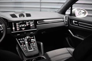 Porsche Cayenne Coupé 3.0 E-Hybrid Lightweight  | ACC | 22'' GT Design | Matrix PDLS+ | Carbon Dak | Luchtvering | 360 Camera | / 29