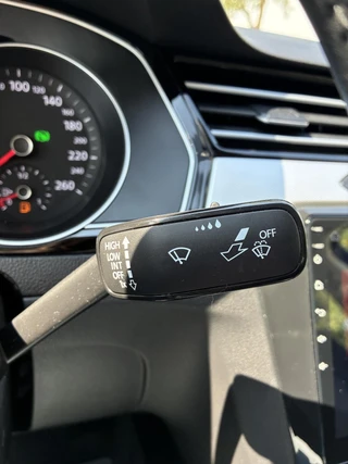 Volkswagen Passat 1.8 TSI Business Edition R Automaat | Climate control | Achteruitrij camera | Navigatie | Elektrisch Pakket | Afneembare Trekhaak | Ergo-Comfort stoel | Parkpilot | LM-Velgen | LED Verlichting / 36