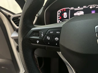 Seat Leon 1.0 TSI FR Business Intense Camera Virtual Cockpit Stoelverwarming Navigatie / 24