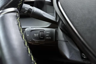 Peugeot 208 1.2 PureTech GT Pack | 3D i-cockpit | | Alcantara bekleding | Verwarmbare voorstoelen | Adaptieve cruise control | Apple Carplay/Android Auto | Navigatie full map / 20