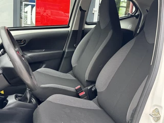 Toyota Aygo FUN 5-DEURS AIRCO NL-AUTO 1E EIGENAAR ELEKTRISCHE RAMEN / 7