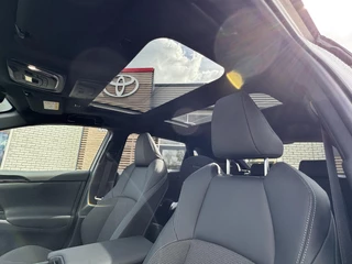 Toyota bZ4X DYNAMIC 71KWH BI-TONE PANO-DAK STOEL/STUURVERW BLIND-SPOT 360° CAMERA EL-ACHTERKLEP WARMTEPOMP / 12