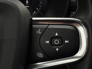 Volvo XC40 1.5 T5 Twin Engine R-Design | SOH 89% | Panoramadak | Camera | / 18