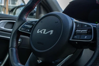 Kia ProCeed 1.6 T-GDi GT|Stoel+Stuurverwarming|JBL Audio|Camera| / 25