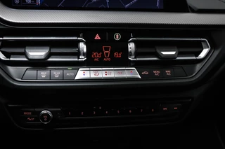 BMW 1-serie 118i Business Edition | SPORT LINE | PANORAMADAK | SPORTSTOELEN | DAB | APPLE / 36