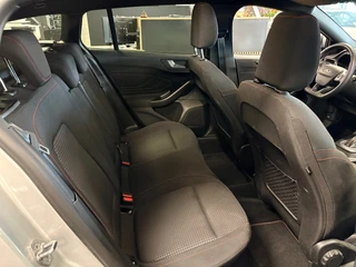 Ford Focus Wagon 1.0 EcoBoost Hybrid ST Line X automaat / Camera / cruise / stoel en stuurverwarming / 17