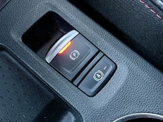 Renault Captur 1.3 TCe 160 EDC R.S. Line  | Automaat | All Seasons | Navigatie | Groot Scherm | Achteruitrijcamera + Parkeersensoren | Draadloze Telefoonlader | Climate Control | Luxe Pook | Apple CarPlay/Android Auto / 35