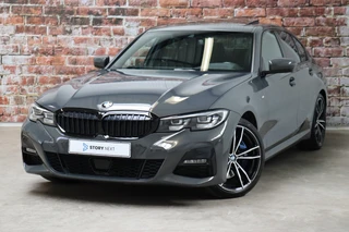 BMW 3 Serie Sedan 330i Executive M Sport Pakket Automaat / Live Cockpit Professional / Schuif-/kanteldak / Sportstoelen / Achteruitrijcamera / Active Cruise Control met Stop en Go-functie / 19 Inch / Hifi / M Sportremsysteem / Leder / Shadow Line / Neerklapbare Achterbank / Extra Getint Glas