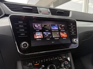 Škoda Superb COMBI 1.5 TSI ACT Business Edition - Automaat Stoelverw. Navi Camera 17inch LMV / 31