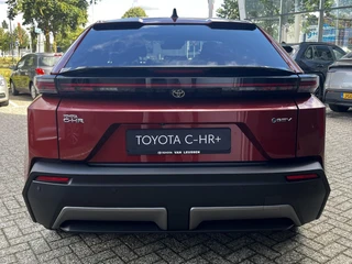 Toyota C-HR+ First Edition 77 kWh PREMIUM KLEUR EL-ACHTERKLEP BLIND-SPOT CLIMA STOEL/STUURVERWARMING APPLE/ANDROID / 23