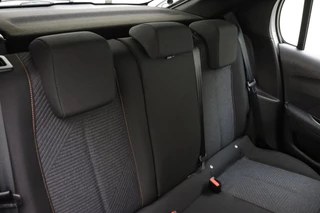 Peugeot 208 1.2 Hybrid e-DCS6 Style 110 PK | Automaat | Parkeersensor | Airco | Android auto / Apple Carplay | Cruise Control | Bluetooth | Nieuw uit voorraad leverbaar / 16
