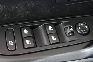 Peugeot 208 1.2 Hybrid 145 e-DCS6 GT Achteruitrijcamera Keyless Apple CarPlay / 29