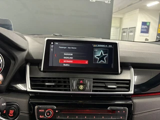 BMW 2-serie Active Tourer 218i High Executive/ NL auto/ Afneembare trekhaak/ Achteruitrijcamera / 24