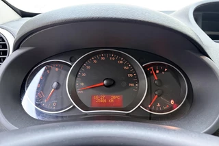 Renault Kangoo Family Rolstoelbus | Invalide vervoer | Rolstoelsauto handgeschakeld | Rolstoellift | Airco | Verlaagde vloer achterin | Oprijplaat of elektrische rolstoellift | 3-punts rolstoelgordelsysteem | Elektrische spanbanden | Extra lange veiligheidsgordels | Antislip-oprijplaat | Rolstoelplaats achter bestuurder/passagier | Versterkte vloerconstructie / 27