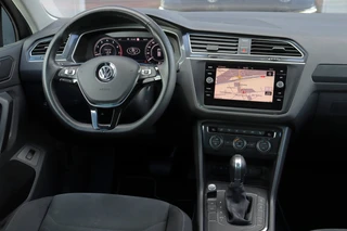 Volkswagen Tiguan 1.4 TSI ACT Highline Business R | Dealer Onderhouden | Led | Virtual | Stoelverwarming | Trekhaak | Carplay / 19