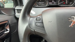 Peugeot 208 1.2 PureTech BlueLease Allure Navigatie Clima Velgen / 20