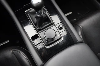 Mazda 3 2.0 e-SkyActiv-X M Hybrid 180 Comfort|Leer|Stoel+Stuurverwarming|HUD|Camera|ACC / 17