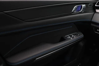 Lynk & Co 01 1.5 261PK Plug-in Hybrid *Zwarte Hemel* 360 Camera Pano/dak Apple/Carplay Adaptive/Cruise / 23