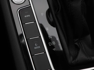 Volkswagen Passat 1.4 TSi 218 Pk PHEV GTE Business | Panoramadak | Camera | Adaptive Cruise | Stoelverwarming | Navigatie | CarPlay | 17 Inch | 73.094 Km !! / 35