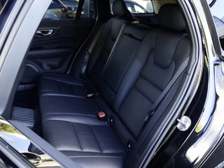 Volvo V60 T6 Plug-in Hybrid 350PK AWD Plus Dark / 15