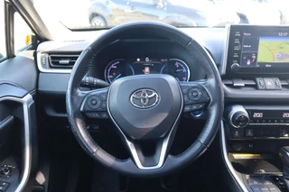 Toyota RAV4 2.5 HYBRID DYNAMIC CAMERA ADAP-CRUISE ANDROID/APPLE STOEL/VOORRUITVERW. LM-VELGEN P-SENSOREN / 19