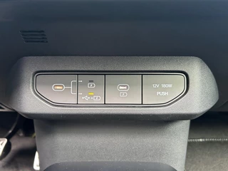 Kia EV4 Hatchback GT-PlusLine 81.4 kWh | Schuif/kanteldak | Lederen bekleding | 360 Graden camera | Head up display | Elektrische achterklep | Elektrische stoel verstelling met geheugen | Stoel verwarming + ventilatie voor | Dodehoek camera | Draadloze oplader / 22