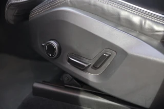 Volvo XC60 T6 Recharge AWD R-Design | Stoelverwarming & Koeling | 360° Camera | Panoramadak | Long Range | H/K | Keyless / 31